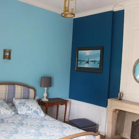 Chateau De Grandval - Sainte Mere Eglise Bed and Breakfast