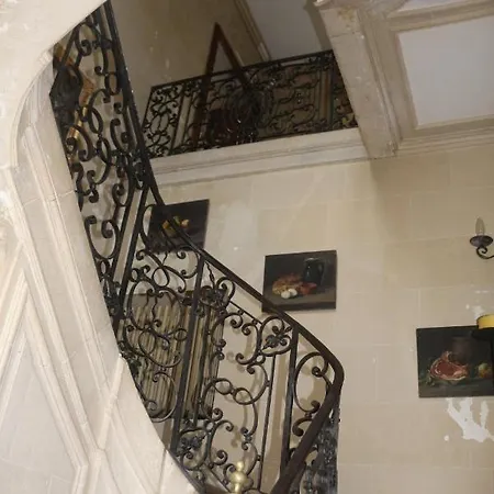 Chateau De Grandval - Sainte Mere Eglise Bed & Breakfast