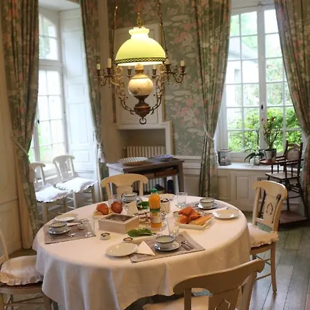Chateau De Grandval - Sainte Mere Eglise Bed and Breakfast 3*
