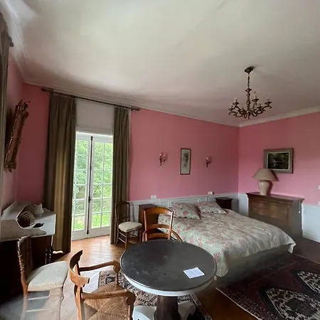 Chateau De Grandval - Sainte Mere Eglise Bed and breakfast