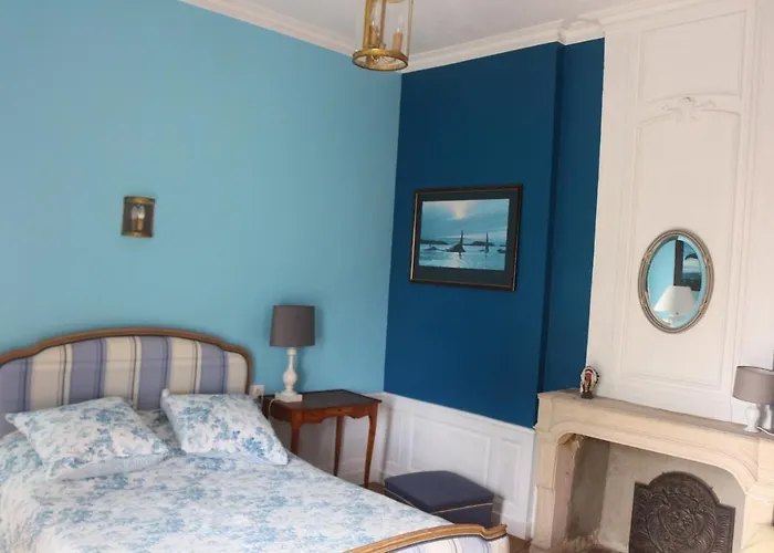 Chateau De Grandval - Sainte Mere Eglise Bed & Breakfast