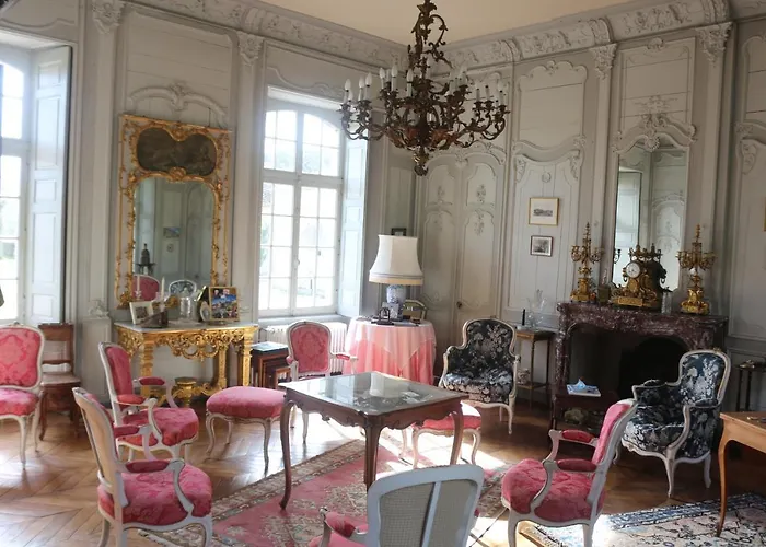 Chateau De Grandval - Sainte Mere Eglise Bed & Breakfast