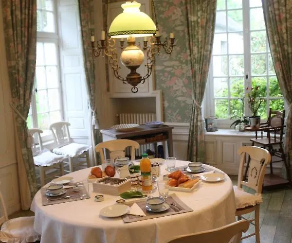 Chateau De Grandval - Sainte Mere Eglise Bed & Breakfast 3*