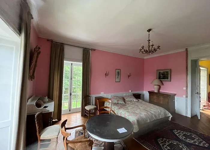 Château De Grandval - Sainte Mere Eglise Bed & Breakfast