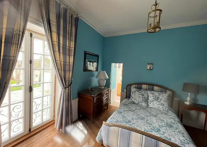 Chateau De Grandval - Sainte Mere Eglise Bed & Breakfast